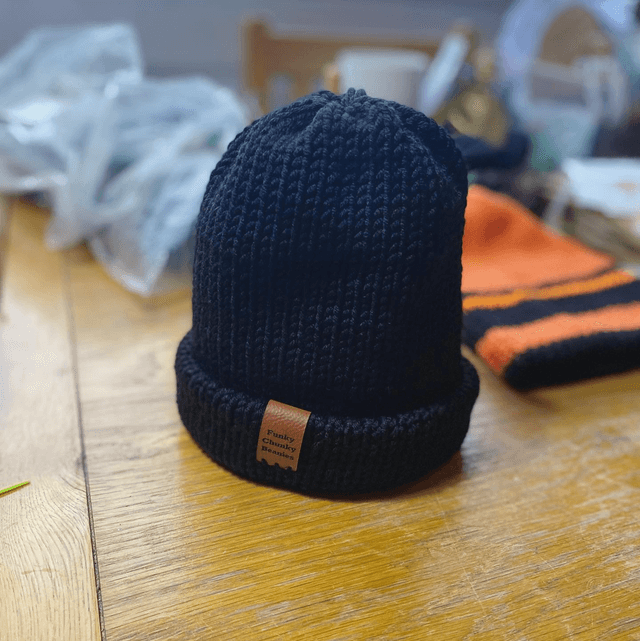Teeny beanie. Black. Aged 3 years 